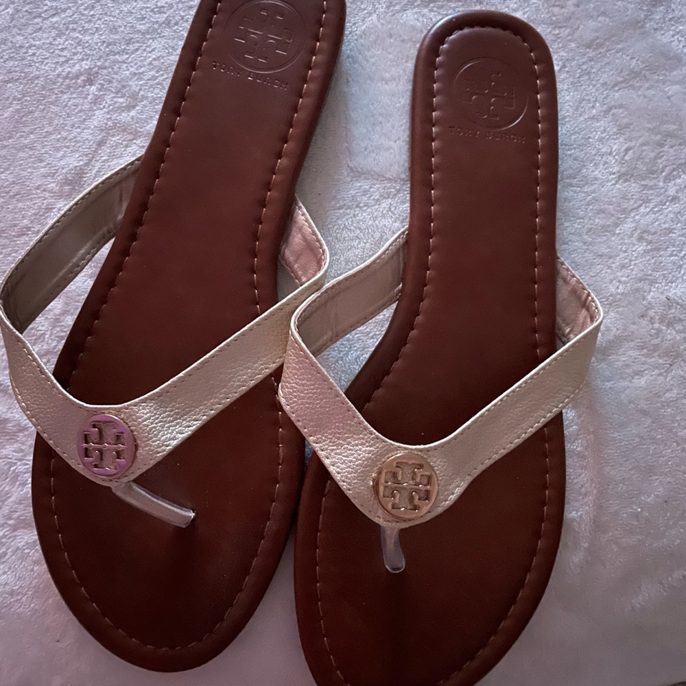 EUC Tory Burch leather flip flops in Gold. No box. Size 10.